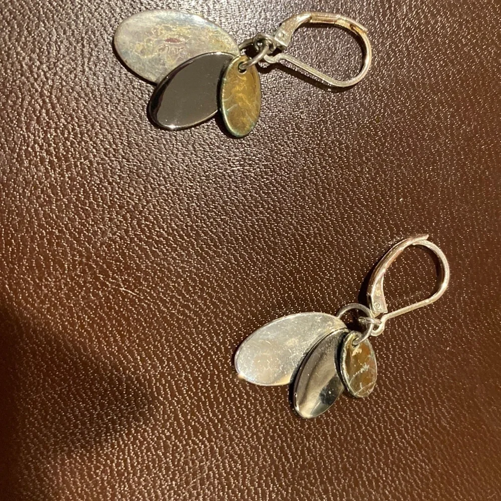 FOUR pair of earrings, two hoops, two lever back drop earrings